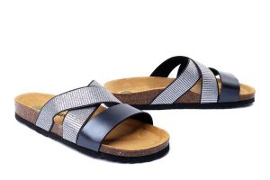 DR. BRINKMANN 700522-01 schwarz, klapki damskie. Czarne klapki Dr. Brinkmann, bez wzorów, bez obcasa. Za 239,90 zł.