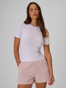 4F T-shirt slim gładki damski - biały XL. Białe t-shirty 4f, xl, bez wzorów, z materiału, bez kołnierzyka, bez ramiączek. Za 59,99 zł.