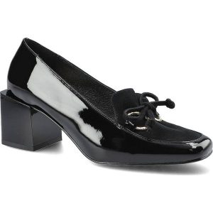 Czarne Półbuty Karino Damskie Eleganckie Buty. Czarne czółenka Karino, bez wzorów, z lakierowanej skóry, bez obcasa, na obcasie, bez zapięcia. Za 239,00 zł.