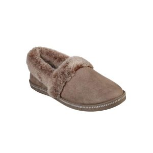 Espadryle damskie Skechers Cozy Campfire. Brązowe espadryle Skechers, bez wzorów, bez obcasa. Za 204,50 zł.