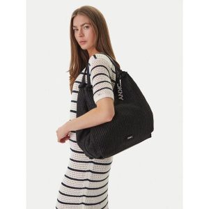 Torebka DKNY. Czarne torebki klasyczne DKNY, bez wzorów, bez dodatków. Za 537,99 zł.