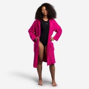 Second Life - Szlafrok na basen damski Decathlon Compact z... - Stan Doskonały. Czerwone szlafroki DECATHLON, m, bez wzorów, z bawełny, z kapturem. Za 101,99 zł.