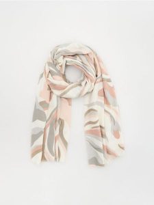 Wzorzysty szal - wielobarwny. Szaliki Reserved, bez wzorów. W wyprzedaży za 39,99 zł.