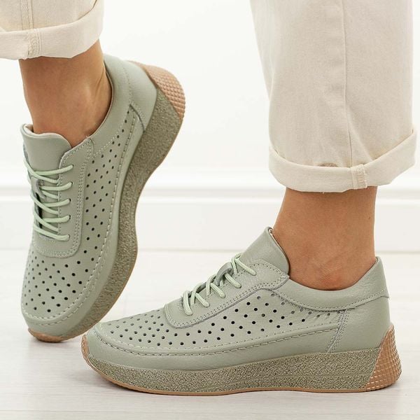 Zielone pikowane skórzane półbuty damskie Sergio Leone sp013. Zielone półbuty Sergio Leone, na jesień, bez wzorów, z jeansu, z okrągłym noskiem, bez obcasa, na płaskiej podeszwie, bez zapięcia. Za 219,00 zł.