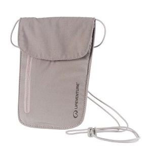 Saszetka Lifeventure RFID Body Wallet Chest. Czarne nerki i saszetki Lifeventure, bez wzorów. Za 69,10 zł.
