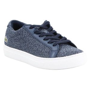 Buty lifestylowe Lacoste L 12 12 317 W 7-34CAW0017003 białe niebieskie. Białe trampki bez wzorów, z materiału, bez zapięcia. Za 544,84 zł.