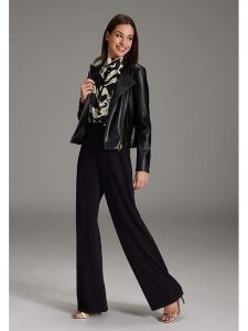 SWING Kurtka w kolorze czarnym ze skóry syntetycznej rozmiar: 44. Czarne kurtki Swing, bez wzorów, ze skóry, bez kaptura. Za 221,88 zł.