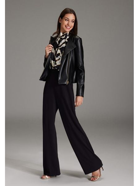 SWING Kurtka w kolorze czarnym ze skóry syntetycznej rozmiar: 38. Czarne kurtki Swing, bez wzorów, ze skóry, bez kaptura. Za 231,13 zł.