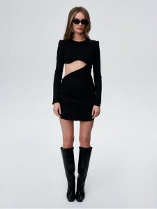 Undress Code Sukienka koktajlowa Blame Me 597 Czarny Slim Fit. Czarne kombinezony Undress Code, xs, bez wzorów, z wiskozy, wizytowe, bez kołnierzyka, bez ramiączek. Za 379,99 zł.