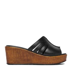 Klapki Lasocki. Czarne klapki Lasocki, bez wzorów, bez obcasa. Za 179,99 zł.
