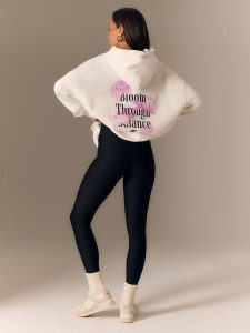 4F Bluza dresowa loose z kapturem damska - beżowa M. Brązowe bluzy 4f, m, bez wzorów, z dresówki, z kapturem. Za 189,99 zł.