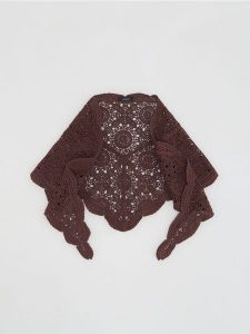 Ażurowa chusta z bawełny - ciemnobrązowy. Brązowe apaszki i chusty Reserved, w ażurowe wzory, z bawełny. Za 79,99 zł.