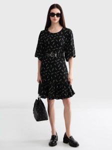 Sukienka damska z wiskozy z motywem kwiatowym czarna Bryana 906. Czarne sukienki Big Star, na co dzień, l, bez wzorów, z wiskozy, eleganckie, bez kołnierzyka, bez ramiączek, mini, proste. W wyprzedaży za 179,99 zł.