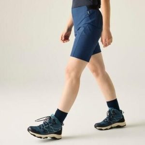 Damskie szorty Pentre Lite. Niebieskie szorty Regatta, bez wzorów, z elastanu, sportowe. Za 279,99 zł.