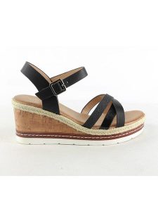 Sixth Sens Sandały w kolorze czarnym na koturnie rozmiar: 38. Czarne sandały Sixth Sens, bez wzorów, z otwartym noskiem, bez obcasa, na koturnie, bez zapięcia. Za 104,99 zł.