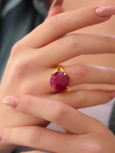 Pierres delicates Pozłacany pierścionek z agatem rozmiar: onesize. Różowe pierścionki Pierres delicates, z agatem, pozłacane. Za 34,99 zł.