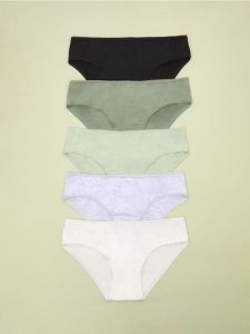 Majtki figi 5 pack - wielobarwny. Figi Sinsay, bez wzorów. Za 22,99 zł.