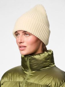 Pieces Czapka dzianinowa w kolorze beżowym rozmiar: onesize. Brązowe czapki Pieces, bez wzorów, z dzianiny. Za 50,59 zł.