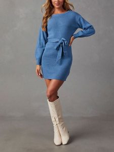 Milan Kiss Sukienka w kolorze niebieskim rozmiar: M. Niebieskie sukienki Milan Kiss, na co dzień, m, bez wzorów, z tkaniny, bez kołnierzyka, bez ramiączek, mini, proste. Za 200,60 zł.