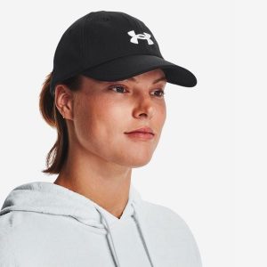 Czapka z daszkiem damska Under Armour Blitzing. Czapki Under Armour, bez wzorów, z materiału. Za 69,99 zł.