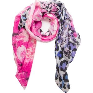 Chusta GUESS - AW7810 POL03 PIN. Apaszki i chusty marki Guess. W wyprzedaży za 169,00 zł.