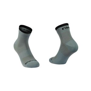 Skarpety rowerowe NORTHWAVE Origin Sock. Szare skarpetki Northwave, bez wzorów. Za 44,99 zł.
