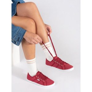 Czerwone niskie trampki damskie. Czerwone trampki bez wzorów, bez zapięcia. Za 73,16 zł.