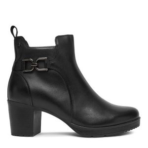 Botki Josef Seibel. Czarne botki Josef Seibel, bez wzorów, bez obcasa, na płaskiej podeszwie, bez zapięcia. Za 549,99 zł.