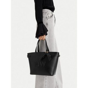 Torebka Nine West. Czarne torebki klasyczne Nine West, bez wzorów, bez dodatków. Za 349,99 zł.