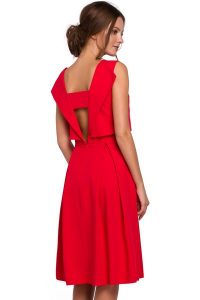Elegancka rozkloszowana sukienka z dekoltem na plecach czerwona. Czerwone sukienki Sukienki.shop, do pracy, xl, bez wzorów, biznesowe, bez kołnierzyka, bez ramiączek, midi, rozkloszowane. W wyprzedaży za 237,00 zł.
