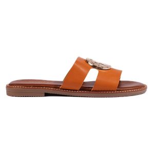 Eleganckie klapki damskie camel brązowe. Brązowe klapki bez wzorów, bez obcasa. Za 110,92 zł.