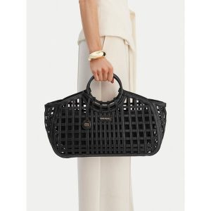 Torebka GINO ROSSI. Czarne torebki klasyczne Gino Rossi, bez wzorów, bez dodatków. Za 299,99 zł.