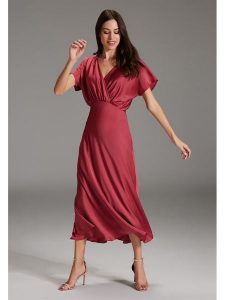 SWING Sukienka w kolorze czerwonym rozmiar: 36. Czerwone sukienki Swing, bez wzorów, z tkaniny, bez kołnierzyka, bez ramiączek, maxi. Za 239,29 zł.