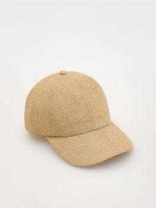 Czapka z daszkiem - beżowy. Brązowe czapki Reserved, bez wzorów. W wyprzedaży za 49,99 zł.