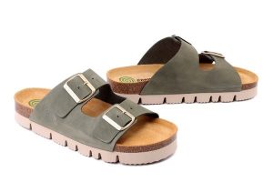 DR. BRINKMANN 700921-07 grun, klapki damskie. Zielone klapki Dr. Brinkmann, bez wzorów, ze skóry, bez obcasa. Za 229,42 zł.