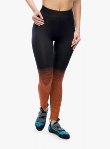 Legginsy wspinaczkowe damskie La Sportiva Patcha Leggins. Czarne legginsy La Sportiva, bez wzorów, z materiału, z podwyższonym stanem. Za 247,49 zł.