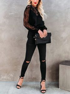 Milan Kiss Bluzka w kolorze czarnym rozmiar: S. Czarne bluzki Milan Kiss, s, bez wzorów, z koronki, bez kołnierzyka, bez ramiączek. Za 126,75 zł.