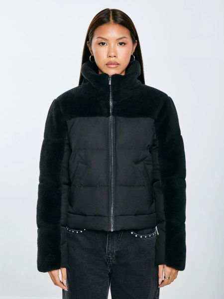 Kurtka damska pudełkowa z futerkiem czarna Salbatora 906. Czarne kurtki Big Star, l, z aplikacjami, z materiału, bez kaptura. W wyprzedaży za 359,99 zł.