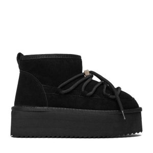 Śniegowce DeeZee. Czarne buty zimowe DeeZee, bez obcasa, bez zapięcia. Za 349,99 zł.