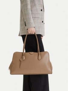 Calvin Klein Torebka Emblem Trio Large Work Bag LV04F3368G Beżowy. Brązowe torebki klasyczne Calvin Klein, bez wzorów, ze skóry, bez dodatków. Za 683,99 zł.