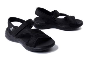 RIEKER V2166-00 black, sandały damskie. Czarne sandały Rieker, bez wzorów, z materiału, bez obcasa, bez zapięcia. Za 223,93 zł.