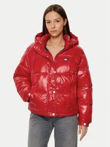 Tommy Jeans Kurtka puchowa DW0DW20210 Czerwony Regular Fit. Czerwone kurtki Tommy Jeans, m, bez wzorów, z jeansu, bez kaptura. Za 599,99 zł.