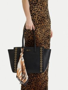 Just Cavalli Torebka 80RA4BF3 ZSB81 Czarny. Czarne shopper bag Just Cavalli, bez wzorów, ze skóry, bez dodatków. Za 764,99 zł.