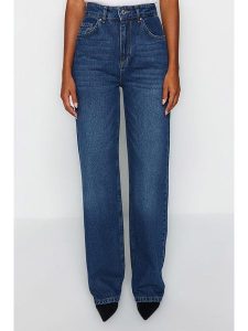 Trendyol Dżinsy - Comfort fit - w kolorze granatowym rozmiar: 36. Niebieskie jeansy Trendyol, bez wzorów, z bawełny, z podwyższonym stanem. Za 105,38 zł.