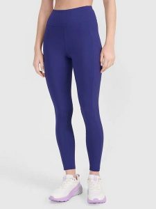 4F Legginsy funkcyjne w kolorze niebieskim rozmiar: M. Niebieskie legginsy 4f, m, bez wzorów, z materiału, na fitness i siłownię. Za 100,99 zł.