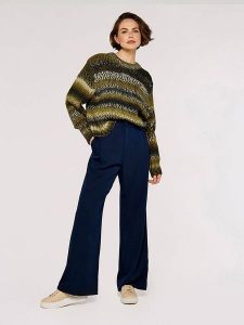Apricot Sweter w kolorze ciemnozielonym rozmiar: XS. Zielone swetry oversize Apricot, xs, bez wzorów, ze splotem, bez ramiączek. Za 79,03 zł.