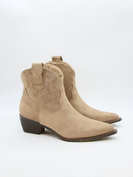 Bellucci Kowbojki w kolorze beżowym rozmiar: 38. Brązowe buty zimowe Bellucci, bez obcasa, bez zapięcia. Za 154,95 zł.