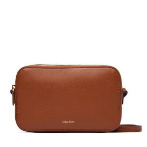 Torebka Calvin Klein. Brązowe torebki klasyczne Calvin Klein, bez wzorów, bez dodatków. Za 409,99 zł.