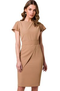 Elegancka ołówkowa sukienka z paskiem krótki rękaw beżowa. Brązowe sukienki Sukienki.shop, xl, bez wzorów, eleganckie, bez kołnierzyka, bez ramiączek, mini, ołówkowe. Za 329,00 zł.