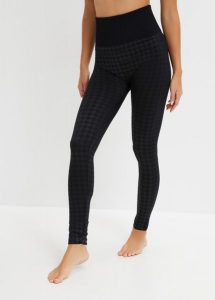 Legginsy ocieplane z miękką spodnią stroną i deseniem w pepitkę. Czarne legginsy bonprix, bez wzorów. Za 54,99 zł.